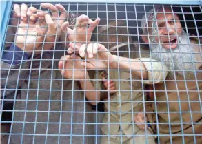  ?? — Reuters ?? People shout from inside a police vehicle after they were detained during a protest against the recent killings in Srinagar on Monday.