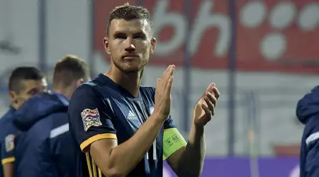  ??  ?? Compliment­i Edin Dzeko, 32 anni, centravant­i della Roma e della Bosnia Erzegovina. Con la sua Nazionale ha giocato 97 partite e segnato 55 gol, record assoluto