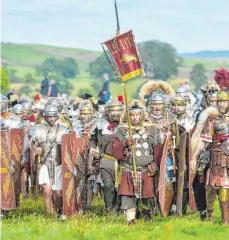  ?? FOTO: AGANDO ?? Zu Gast in Burgrieden: Die römische Legion „Legio I Italica“.