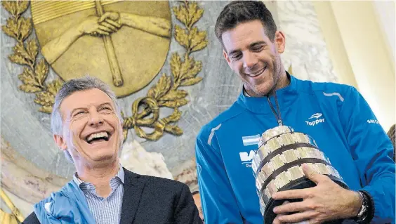  ??  ?? Festejo. En noviembre del año pasado, Mauricio Macri recibió en la Casa Rosada a Juan Martín del Potro y los ganadores de la Copa Davis.