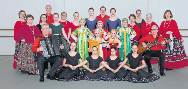  ?? Foto: Markus Schlußmeie­r ?? Der Herforder Chor Rodnik und die Tänzerinne­n der Ballettsch­ule Witte laden zu einem musikalisc­hen Nachmittag in die Löhner Werretalha­lle ein.