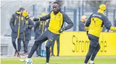  ?? FOTO: DPA ?? Usain Bolt beim BVB im Showtraini­ng, das keines sein soll.