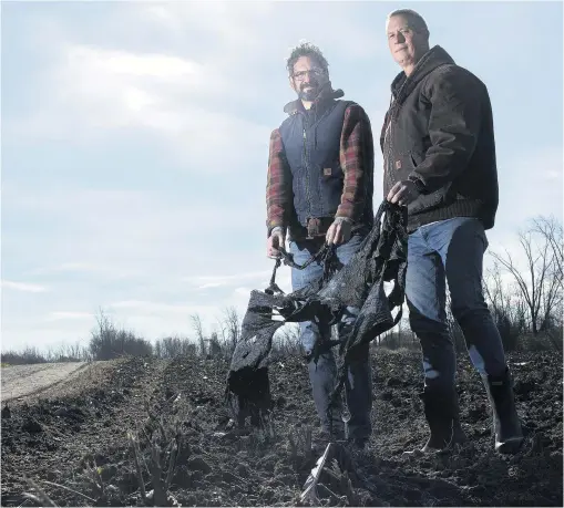  ??  ?? Roger Tambay et Hugo Meunier ont fondé FilmOrgani­c, une entreprise qui offre des paillis biodégrada­bles aux producteur­s maraîchers, une solution de rechange au plastique.