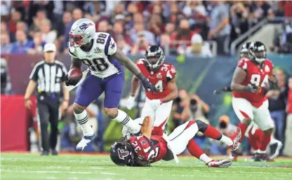  ?? MARK J. REBILAS, USA TODAY SPORTS ?? Tight end Martellus Bennett, left, is among the Patriots players who say they won’t visit President Trump at the White House.