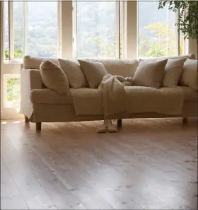  ?? METRO CREATIVE ?? You can keep hardwood floors looking beautiful with some basic measures.