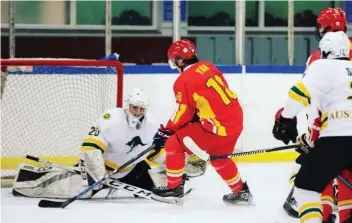  ??  ?? Eddie Yan, 18, seen here playing for the Chinese under-20 team, is in his first year with the Victoria Grizzlies of the British Columbia Hockey League.