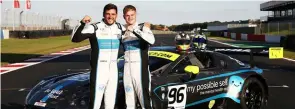  ?? Photos: Jakob Ebrey ?? Ollie Wilkinson (r) is back in Silver Cup Optimum Motorsport Mclaren