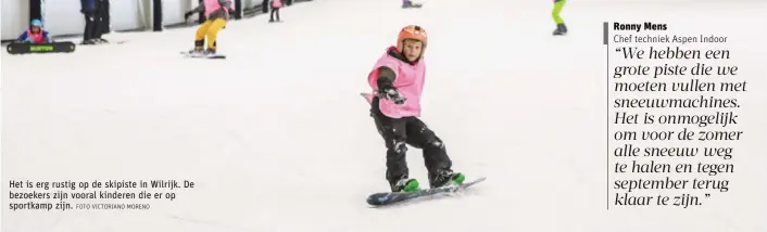  ??  ?? FOTO VICTORIANO MORENO Het is erg rustig op de skipiste in Wilrijk. De bezoekers zijn vooral kinderen die er op sportkamp zijn.