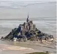  ?? Foto: dpa ?? Im Wattenmeer der Normandie liegt die felsige Insel Mont Saint Michel.