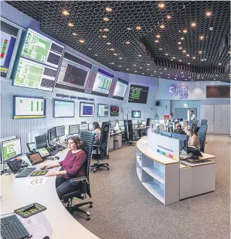  ?? EFE/ESA ?? Sala de control del Centro de Operacione­s Espaciales de la ESA en Alemania.