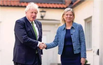  ?? ?? ACUERDO.
El primer ministro de GB, Boris Johnson, y su homóloga sueca, Magdalena Andersson, ayer, en Suecia.