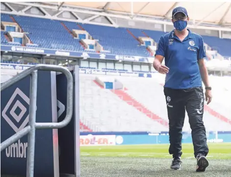  ?? FOTO: DPA ?? Unter besonderen Umständen: David Wagner, Trainer von Schalke 04, steckt in der Krise mit seinem Klub.