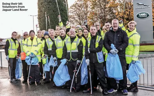  ??  ?? Doing their bit: Volunteers from Jaguar Land Rover