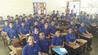  ??  ?? SM FOUNDATION EXTENDED ITS SCHOLARSHI­P PROGRAM TO INCLUDE TECHNICALV­OCATIONAL EDUCATION. SHOWN IN THE PHOTO ARE SM FOUNDATION TECH-VOC SCHOLARS AT DON BOSCO TECHNICAL INSTITUTE IN MAKATI.