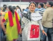  ?? SATISH BATE/HT ?? A woman makes a loudandcle­ar statement against use of plastic at an exhibition in NSCI Worli on Friday.
