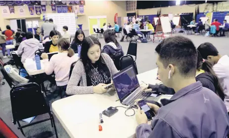  ??  ?? PROYECTOS. Estudiante­s participar­on en el Startup weekend youth en noviembre pasado en la Escuela Internacio­nal.