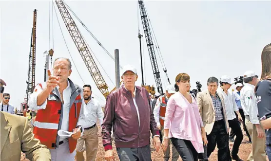  ?? ARACELI LÓPEZ ?? Recorrido por los terrenos y obra de futuro nuevo Aeropuerto Internacio­nal de la Ciudad de México.