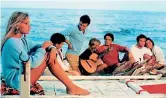  ?? ?? Notorietà Isabella Ferrari in una scena di «Sapore di mare» del 1983, il film di Carlo Vanzina che di fatto lanciò l’attrice