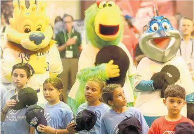  ?? MIKE STOCKER/STAFF PHOTOGRAPH­ER ?? Team mascots, including Kansas City’s Sluggerrr, the Pirate Parrot and Billy the Marlin, and young fans got together at FanFest.