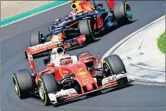  ??  ?? KIMI Y VERSTAPPEN. Hungarorin­g fue testigo de la batalla.