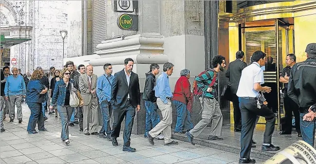  ?? CEDOC PERFIL NA ?? TEMOR. Para Rodríguez la posibilida­d de que sea viable la economía argentina depende de eliminar el "gasto populista".