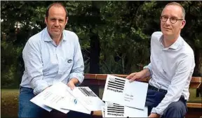  ??  ?? Matthieu Crédou et David Lesvenan ont envoyé une pétition aux géants du Web.