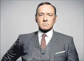  ??  ?? KEVIN SPACEY. House of cards Puede que el ganador de dos Oscar recuperara la visibilida­d perdida con este drama político pero su personaje no entusiasma a algunos bisexuales porque los guionistas parecen asociar que su voraz ambición tiene algo que ver...