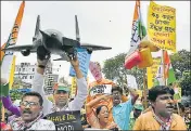  ?? PTI PHOTO ?? Congress members hold a demonstrat­ion against fuel price hike in Kolkata on Saturday.