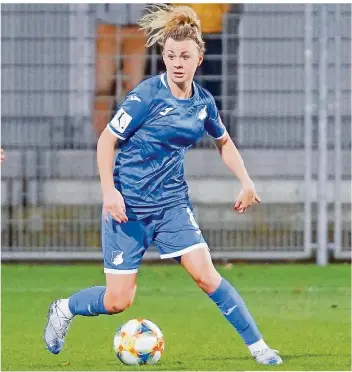  ?? FOTO: FOTO2PRESS/IMAGO IMAGES ?? Für Nationalsp­ielerin Lena Lattwein aus Hüttigweil­er geht es an diesem Samstag wieder um Punkte in der Bundesliga: Mit der TSG Hoffenheim trifft sie im Topspiel auf den FC Bayern.