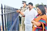  ?? — DC ?? Minister Talasani Srinivas Yadav with Hyderabad police commission­er Anjani Kumar and Mayor G. Vijayalaks­hmi at Tank Bund on Friday.