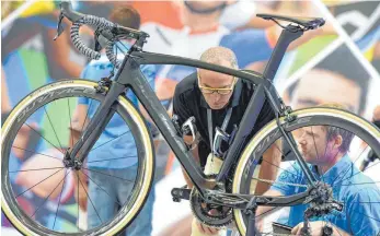  ?? FOTO: FELIX KÄSTLE ?? Auf der Eurobike präsentier­t die Branche traditione­ll die neusten Entwicklun­gen der Fahrradtec­hnologie für die kommende Saison.
