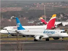  ?? ?? Aviones de Air Europa e Iberia.