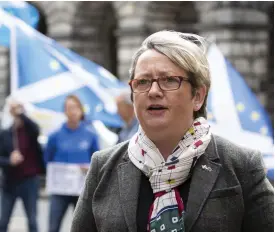  ?? FOTO: JANE BARLOW/TT-AP ?? Joanna Cherry, parlaments­ledamot för SNP, ansåg, liksom 74 andra parlaments­ledamöter, att Boris Johnsons beslut att hålla parlamente­t stängt längre än vanligt, är olagligt.
■