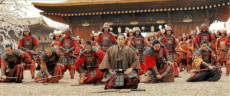  ??  ?? Fictional history: The ronin, led by Oishi (hiroyuki Sanada, centre) in the movie 47ronin which intertwine­s fictional characters with story arcs that were created to give it a hollywood twist.