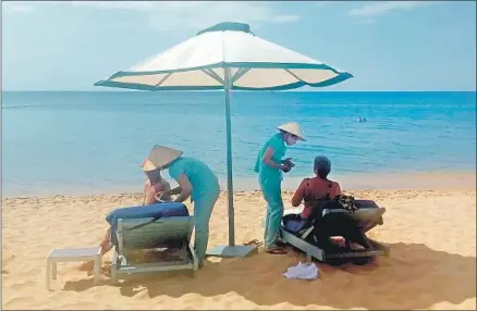  ?? Elizabeth Mehren ?? AT THE BEACH in Phu Quoc, Vietnam, visitors can receive massages. The tropical island beckons guests to hang out and chill out.