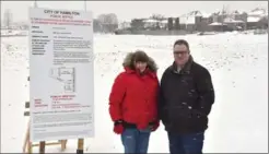  ?? JOHN RENNISON, THE HAMILTON SPECTATOR ?? Janice Chase and Matthew Shephard are fighting a highrise plan in their neighbourh­ood.