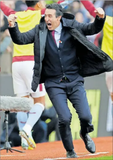  ?? ?? Unai Emery celebra uno de los goles del Aston Villa en su debut.