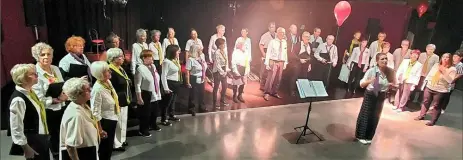  ?? - Crédits : GV ?? La chorale dans un bel ensemble, même si tout le monde ne regarde pas le photograph­e