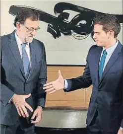  ?? MARISCAL / EFE ?? Imatge de la trobada entre Rajoy i Rivera dimecres passat