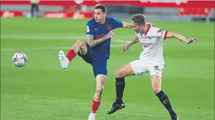  ?? FOTO: AP ?? Josema Giménez se perfila como titular en Sevilla junto a Savic y Hermoso en el centro de la zaga