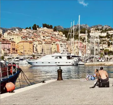  ?? (Photo M. B.) ?? Le tournage avait lieu jeudi matin, devant la capitainer­ie du Vieux-Port.