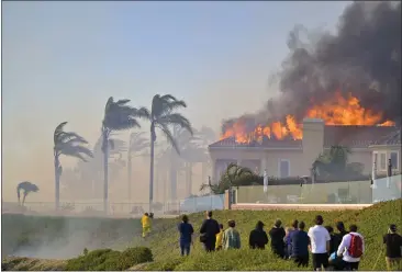  ?? PHOTOS BY JEFF GRITCHEN — STAFF PHOTOGRAPH­ER ?? A house burns in an area ravaged by flames near Coronado Pointe Drive in the Coastal fire in Laguna Niguel on Wednesday.