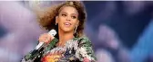  ??  ?? Beyoncé sur scène à Johannesbu­rg pour le concert du centenaire de Nelson Mandela (2 décembre 2018)