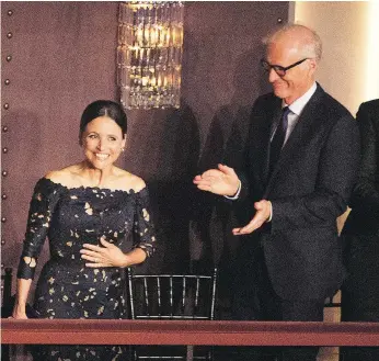  ?? OWEN SWEENEY/THE ASSOCIATED PRESS ?? Julia Louis-dreyfus, left, was honoured with the Mark Twain Prize for American Humor at the Kennedy Center for the Performing Arts on Sunday in Washington, D.C.