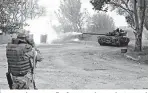  ?? REUTERS ?? Pro-russian troops fire from a tank near the Azovstal steel plant in Mariupol
