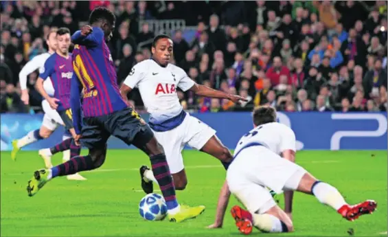  ?? / JOSEP LAGO (AFP) ?? Dembélé dispara ante Walker-Peters tras driblar a Winks, sobre el césped, para firmar el primer gol.