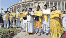  ?? SONU MEHTA/HT ?? TDP lawmakers stage a protest outside Parliament on Monday pressing for a special status for Andhra Pradesh.