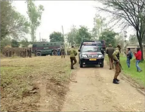  ??  ?? Security personnel at the spot where a tunnel was detected along the Internatio­nal Border in Hiranagar sector of Kathua on 13 January. Approximat­ely 150 meters long, proper engineerin­g effort had gone into the constructi­on of this tunnel, to push terrorists into India from Pakistan. ANI