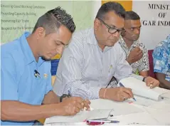  ?? Photo: Shratika Naidu ?? Permanent Secretary for the Ministry of Sugar Industry Yogesh Karan (second from left) with Nasoka Cane Farmers Co-operative secretary Sanjeev Narayan signing the agreement at Labasa Cane Producers’ Associatio­n office in Labasa on August 9, 2018.