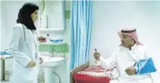  ?? FOTO: NEUE VISIONEN FILMVERLEI­H/DPA ?? Maryam (Mila Al Zahrani) hat es nicht leicht: Als Ärztin in Saudi Arabien wird sie immer wieder von ihren männlichen Patienten und Kollegen angefeinde­t.